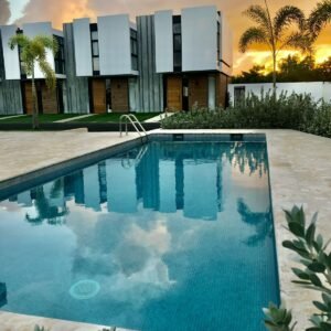 Élégante maison de ville à vendre à Bey Garden